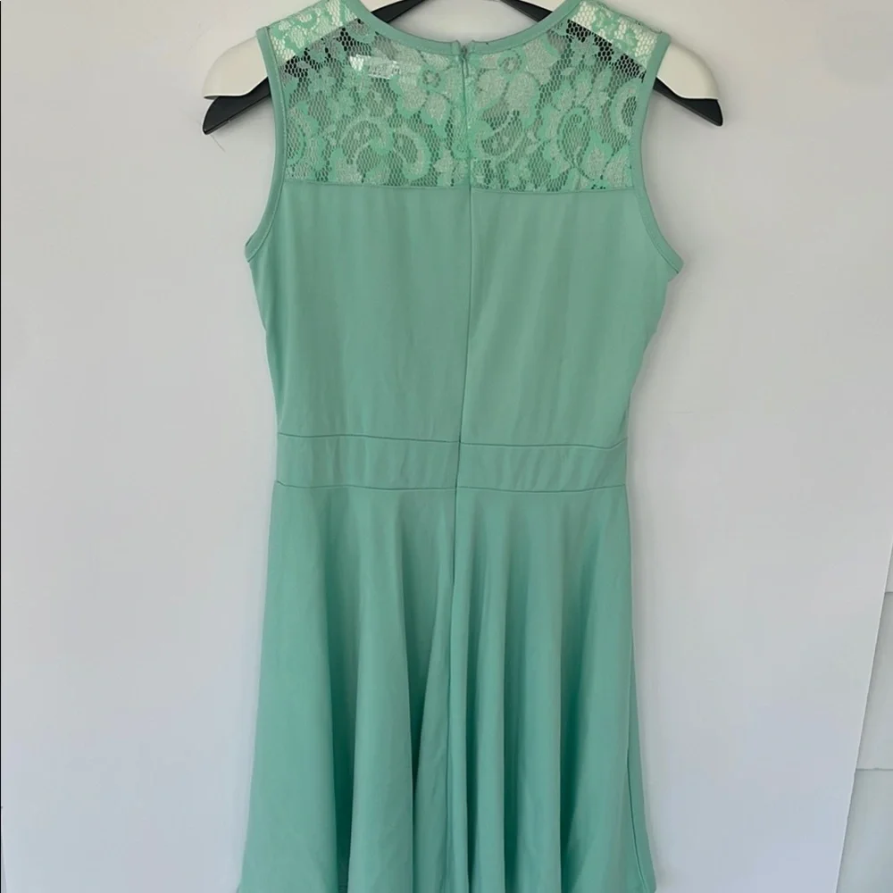 Green A-Line Sleeveless Lace Dress Medium